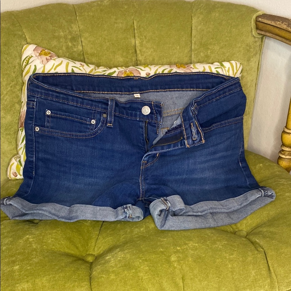Levi denim shorts size 30